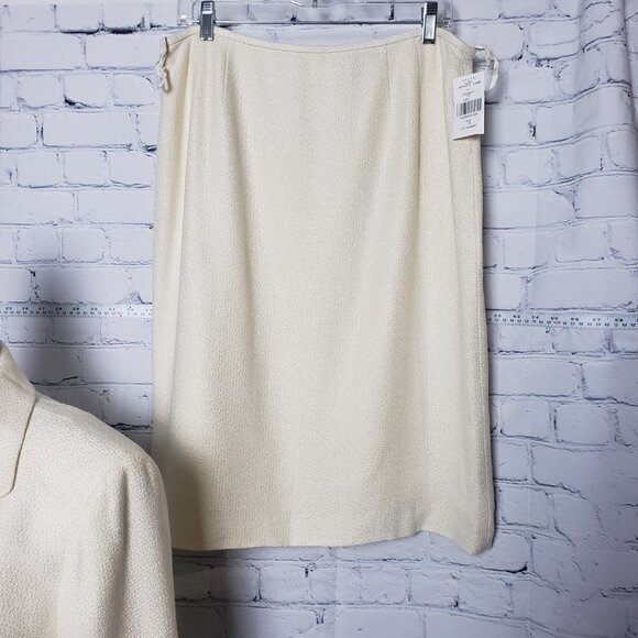 Tahari 3 Piece Set - Long Jacket with lovely brooch pin and skirt size 16 NWT - Picture 6 of 16